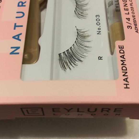 Makeup bag with extra goodies inside. - Picture 17 of 17